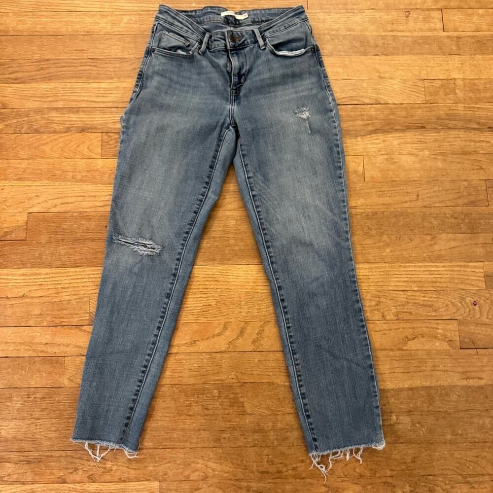 Levi's mid rise skinny medium wash distressed jeans pants size 4 b50